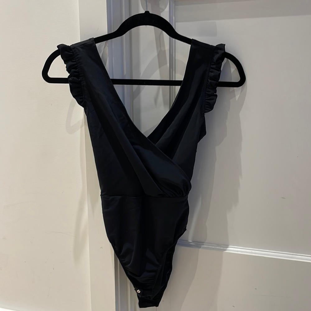 Amanda Uprichard ruffled black bodysuit S